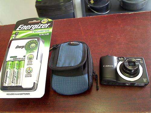 Canon Powershot A1400 + Charger + Pouch