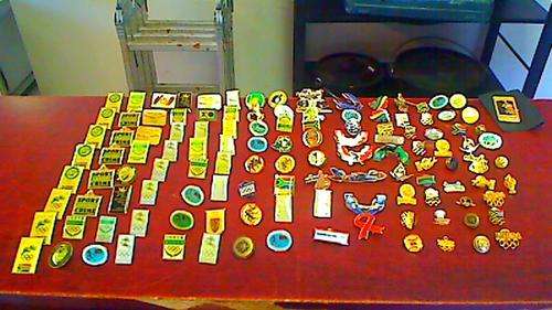 Lot Pin Badges x 120