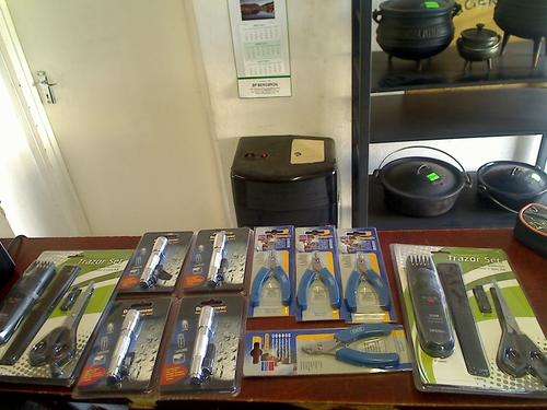 Joblot = 4 x Raco Electronic Pliers + 4 x Mini Torches + 2 x Hair Trimmers