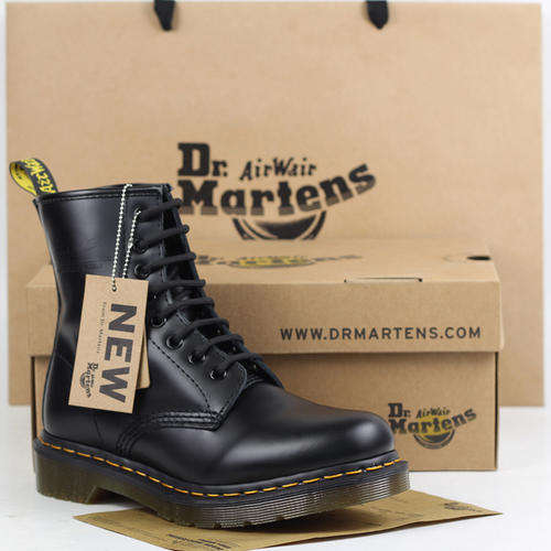 DR Martens 8 holes ( UK 6 ) 48 hrs shipped