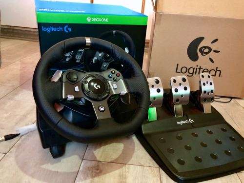 **LOGITECH G920 DRIVING FORCE RACING SET - AS NEW**