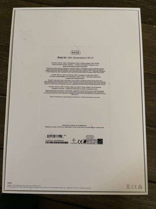 iPad Air 4th Generation 64GB Wifi Silver (Mint Condition!)