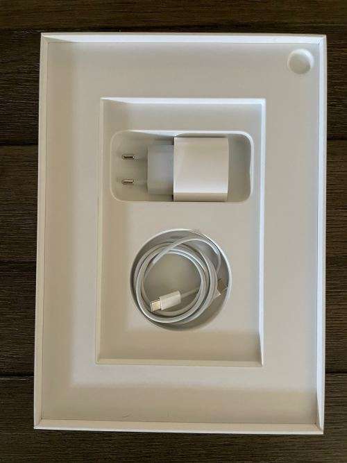 iPad Air 4th Generation 64GB Wifi Silver (Mint Condition!)