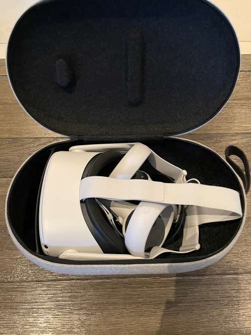 Oculus Quest 2 - 128GB Advanced + Carry Case Combo