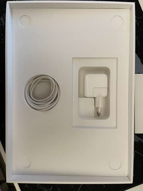 Apple MacBook Air 13-Inch With M1 Processor 7 Core GPU 256GB Space Grey - Mint Condition!