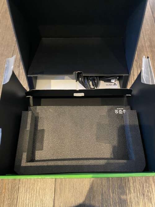 Xbox Series X Console - Mint Condition! (Includes Microsoft XBOX Series Wireless Headset)