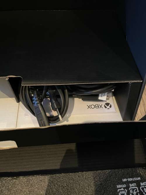 Xbox Series X Console - Mint Condition! (Includes Microsoft XBOX Series Wireless Headset)