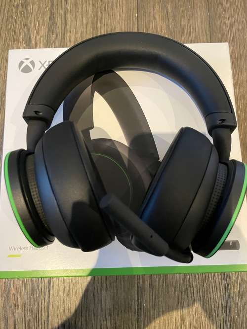 Xbox Series X Console - Mint Condition! (Includes Microsoft XBOX Series Wireless Headset)