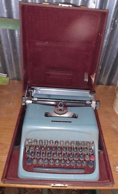 TypewritersOlivetti Studio 44 andHermes Baby