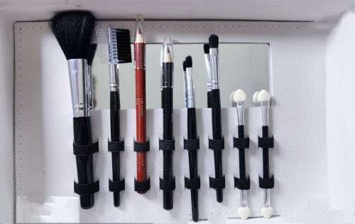 Magic Color Make-Up Kit and Stylish Aluminium Carry Case