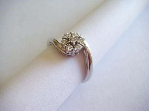 Gorgeous genuine diamond ring