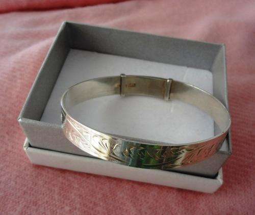 Beautiful engraved hallmarked silver bangle