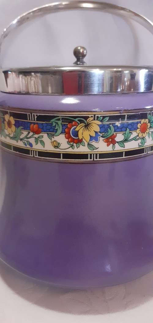 Stunning BISCUIT BARREL  in excellent condition