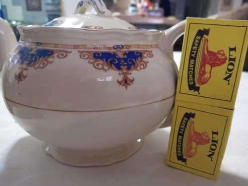BEAUTIFUL GRINDLEY CREAMPETAL TEAPOT
