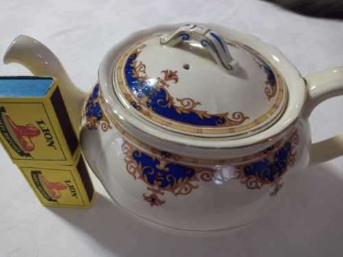 BEAUTIFUL GRINDLEY CREAMPETAL TEAPOT