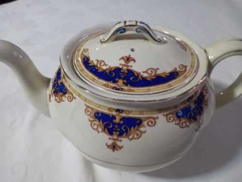 BEAUTIFUL GRINDLEY CREAMPETAL TEAPOT