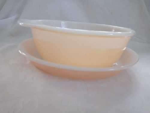 IN EXCELLENT CONDITION FIRE KING PIE DISH AND BOWL