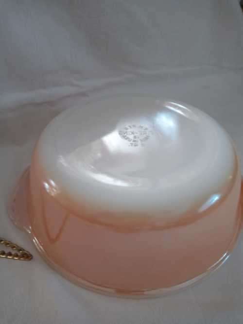 IN EXCELLENT CONDITION FIRE KING PIE DISH AND BOWL