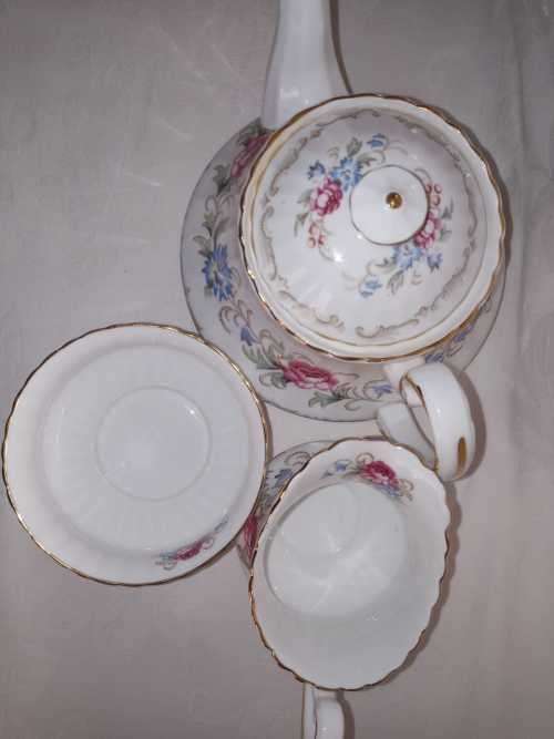 PARAGON TEAPOT WITH SUGAR BOWL AND CREAMER