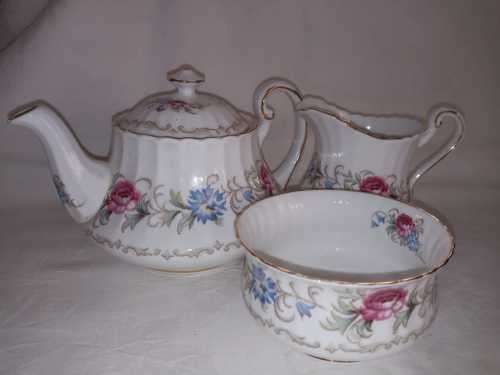 PARAGON TEAPOT WITH SUGAR BOWL AND CREAMER