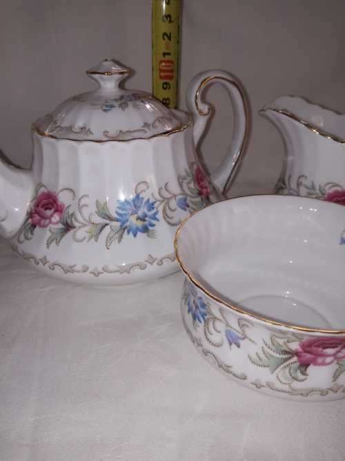 PARAGON TEAPOT WITH SUGAR BOWL AND CREAMER