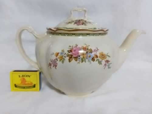 In perfect condition VICTORIAN JOHNSON BROTHERS Teapot