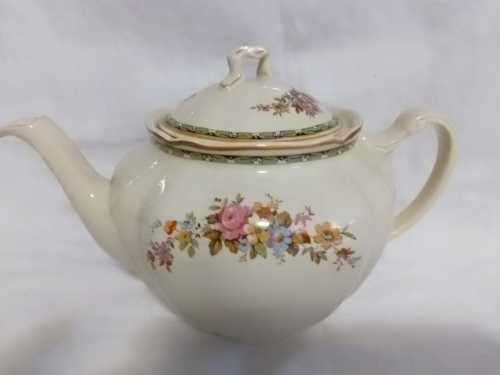 In perfect condition VICTORIAN JOHNSON BROTHERS Teapot