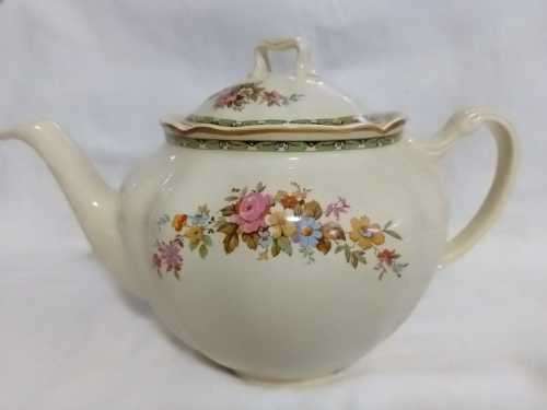In perfect condition VICTORIAN JOHNSON BROTHERS Teapot