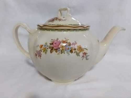 In perfect condition VICTORIAN JOHNSON BROTHERS Teapot