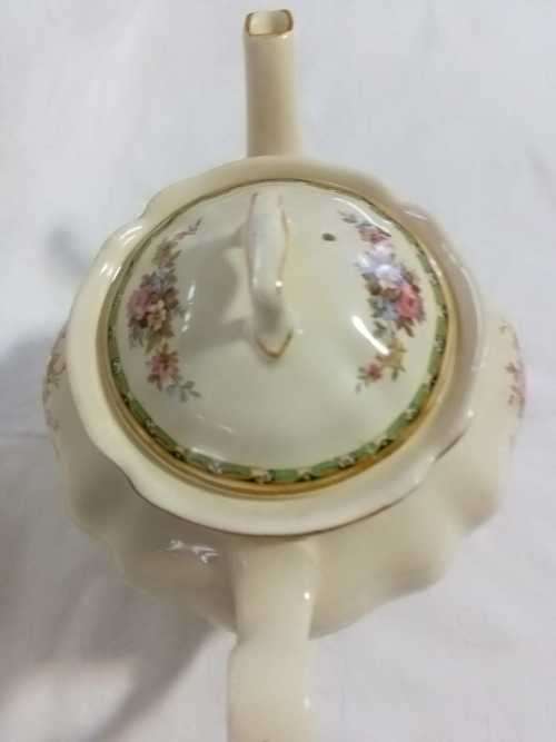 In perfect condition VICTORIAN JOHNSON BROTHERS Teapot