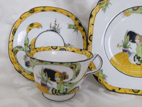 Exquisite ANTIQUE DOLLY VARDEN TEA TRIO(6 available)