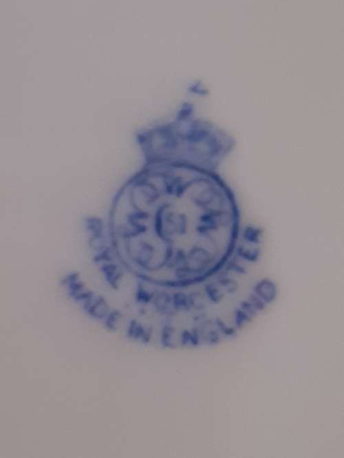 BEAUTIFUL TEA TRIO ROYAL WORCESTER