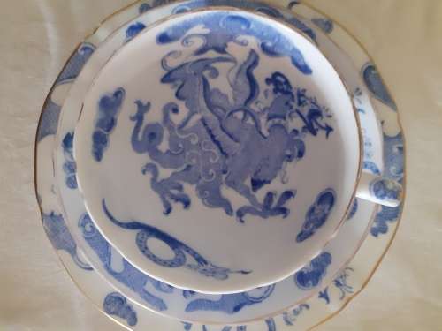 BEAUTIFUL TEA TRIO ROYAL WORCESTER