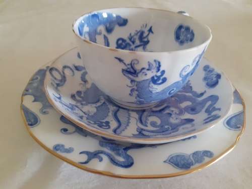 BEAUTIFUL TEA TRIO ROYAL WORCESTER
