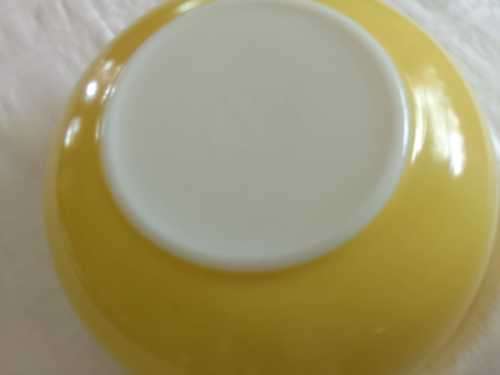 PERFECT BIG YELLOW AND WHITE MILKGLASS PYREX MIXING BOWL
