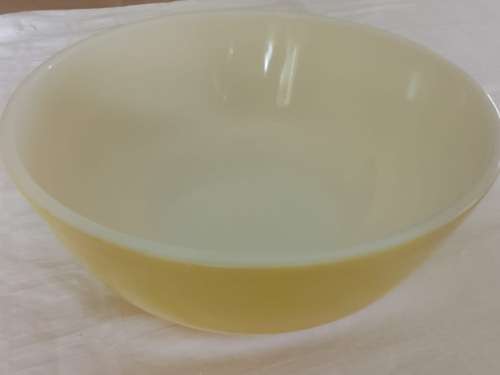 PERFECT BIG YELLOW AND WHITE MILKGLASS PYREX MIXING BOWL