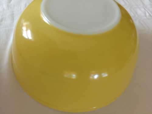 PERFECT BIG YELLOW AND WHITE MILKGLASS PYREX MIXING BOWL