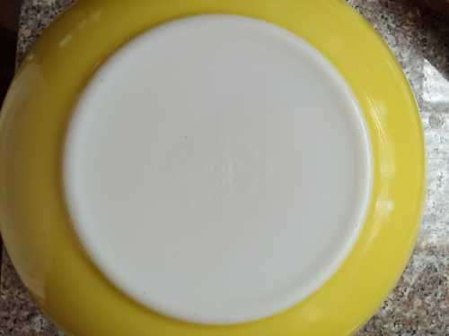 PERFECT BIG YELLOW AND WHITE MILKGLASS PYREX MIXING BOWL