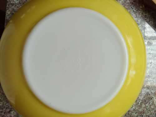 PERFECT BIG YELLOW AND WHITE MILKGLASS PYREX MIXING BOWL