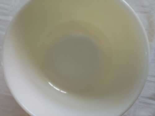 PERFECT BIG YELLOW AND WHITE MILKGLASS PYREX MIXING BOWL