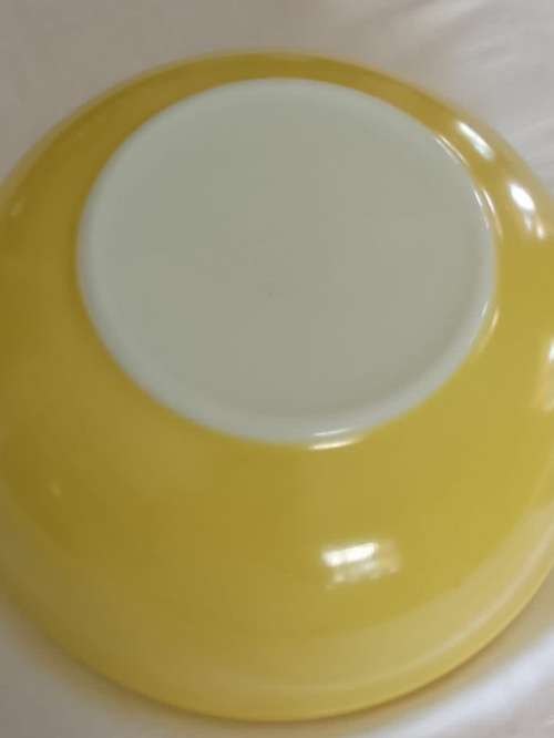 PERFECT BIG YELLOW AND WHITE MILKGLASS PYREX MIXING BOWL