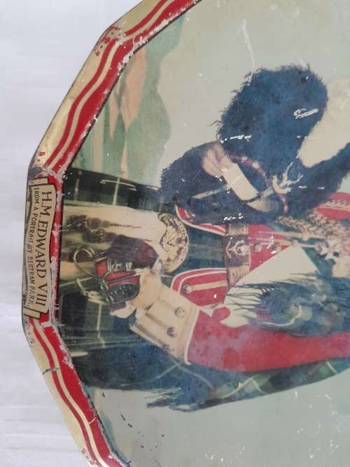 VERY RARE 1936 TIN WITH BERTRAM PARK PORTRAIT OF EDWARD VIII