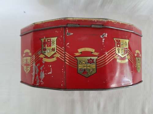 VERY RARE 1936 TIN WITH BERTRAM PARK PORTRAIT OF EDWARD VIII