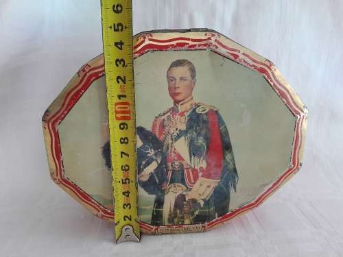 VERY RARE 1936 TIN WITH BERTRAM PARK PORTRAIT OF EDWARD VIII