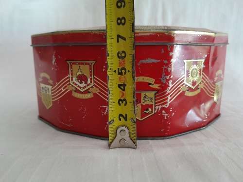 VERY RARE 1936 TIN WITH BERTRAM PARK PORTRAIT OF EDWARD VIII