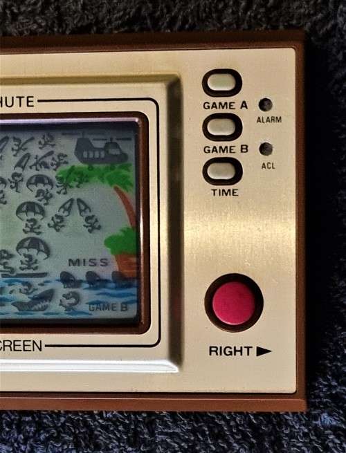 VINTAGE NINTENDO GAME AND WATCH PARACHUTE (PR-21)
