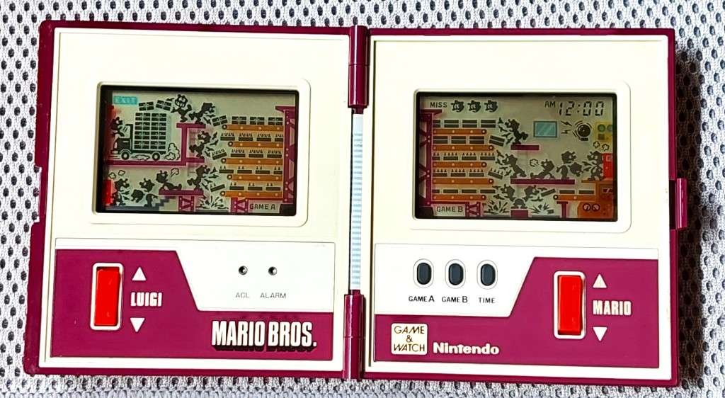 VINTAGE! 1983 NINTENDO MULTI SCREEN GAME AND WATCH MARIO BROS (MW56)