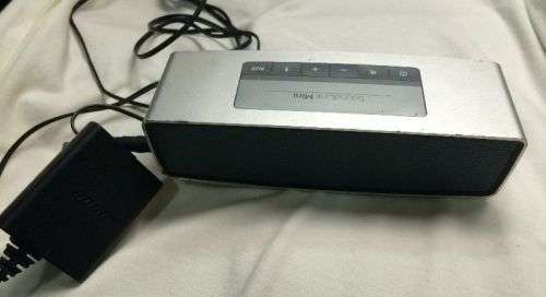 Bose SoundLink Mini Bluetooth speaker with charger works 100%, see photos.