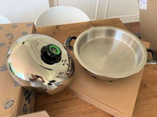 Electric Frying Pan, AMC 30cm as new in 100% condition.