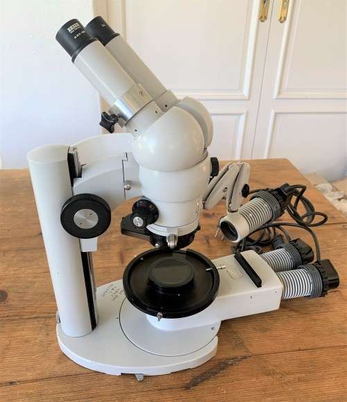 Carl Zeiss 4x StereoZoom incl two 4x Zeiss eye pieces, great quality microscope.